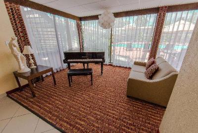 Ramada by Wyndham Houston Intercontinental Airpt E