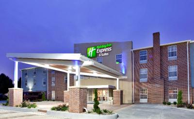 Holiday Inn Express and Suites North Kansas City