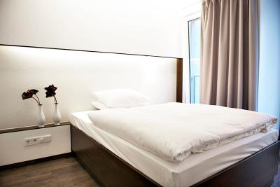 Hotel Q!