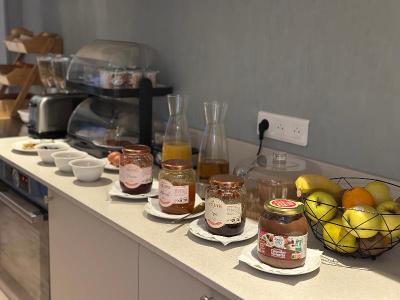 Merryl Hotel