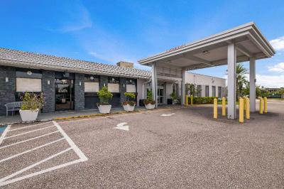 Clarion Inn & Suites Across from Universal Orlando