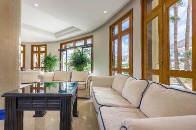 klayman Olivina Aparthotel