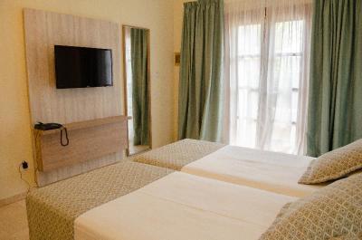 klayman Olivina Aparthotel
