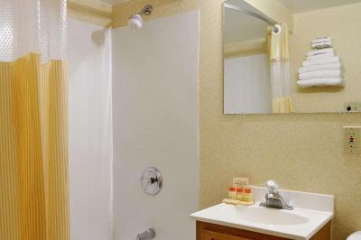 Days Inn by Wyndham Cleveland Lakewood
