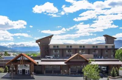 White Peak Hotel