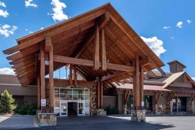 White Peak Hotel