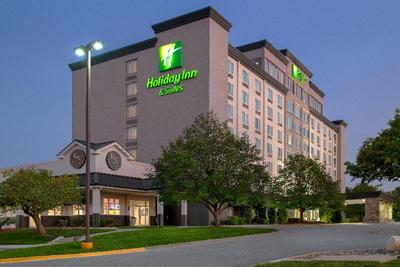 Holiday Inn & Suites Overland Park-West