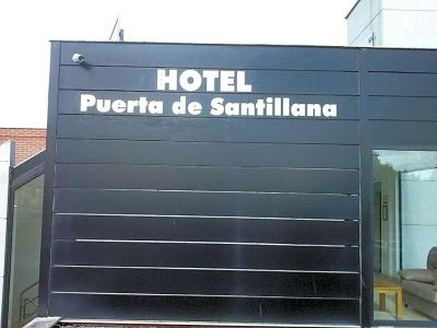 Puerta de Santillana