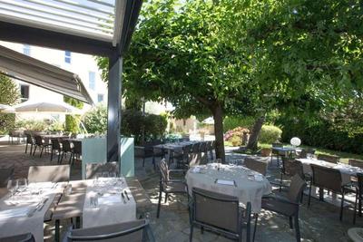 PoMo Hotel & Restaurant