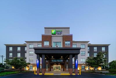 Holiday Inn Express & Suites Woodbridge by IHG