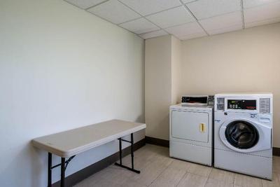 Holiday Inn Express & Suites Woodbridge by IHG