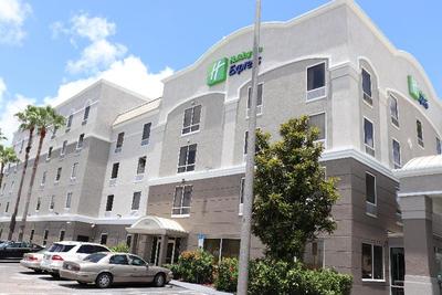 Holiday Inn Express & Suites Clearwater/US 19 N
