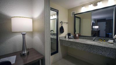Spark by Hilton Sarasota Siesta Key Gateway