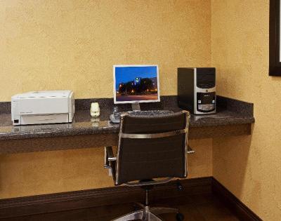 Holiday Inn Express Hotel & Suites Belmont 