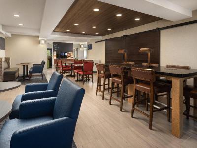 Holiday Inn Express Hotel & Suites Belmont 