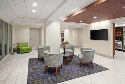 Holiday Inn Express & Suites San Diego-Escondido