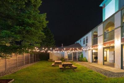 The Redwood Fortuna Riverwalk Hotel