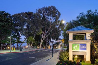 Holiday Inn Express Monterey-Cannery Row 