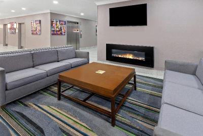 Holiday Inn Chicago Oakbrook