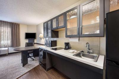 Sonesta Simply Suites Chicago Naperville