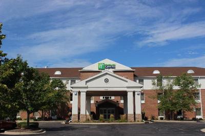 Holiday Inn Express & Suites Chicago-Algonquin