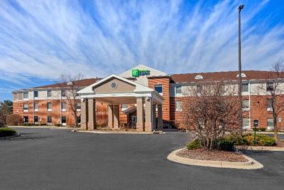 Holiday Inn Express & Suites Chicago-Algonquin