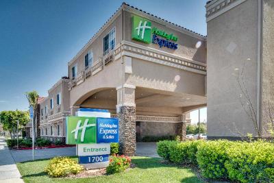 Holiday Inn Express Hotel & Suites Santa Clara