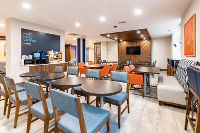 Holiday Inn Express Van Nuys, an IHG hotel