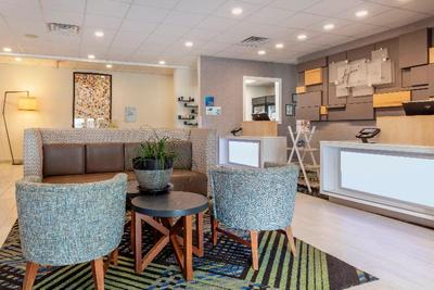 Holiday Inn Express Metropolis
