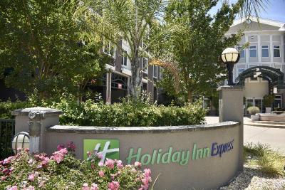 Holiday Inn Express Windsor-Sonoma