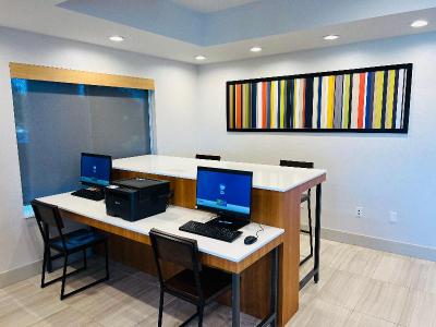 Holiday Inn Express & Suites Salinas