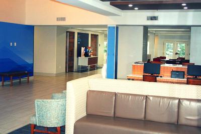 Holiday Inn Express Hotel & Suites Marina
