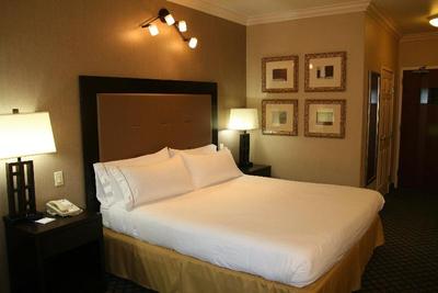 Holiday Inn Express&Suites San Pablo/Richmond Area