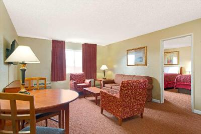 Days Inn by Wyndham St. Louis/Westport MO
