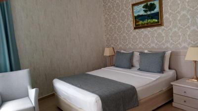 X Life Hotel +15