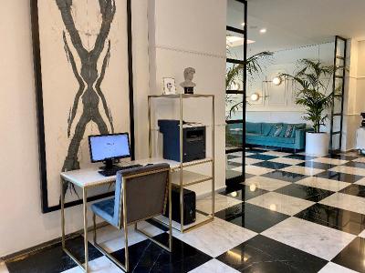 Akra V Hotel