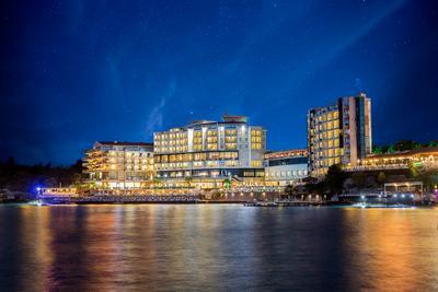 Charisma De Luxe Hotel