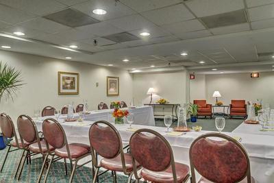 Fairfield Inn & Suites by Marriott Alexandria West