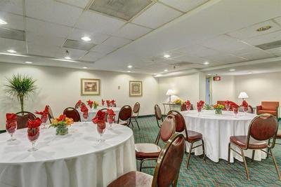 Fairfield Inn & Suites by Marriott Alexandria West
