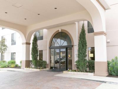 Comfort Suites NW Lakeline