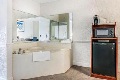 The Blu Hotel, an Ascend Hotel Collection Member