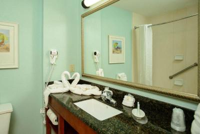 Beachside Hotel & Suites