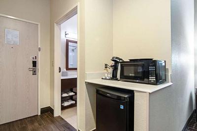 Comfort Suites NW Dallas Near Love Field