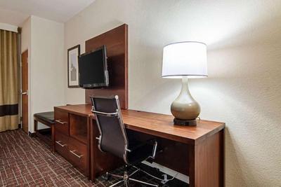 Comfort Suites NW Dallas Near Love Field