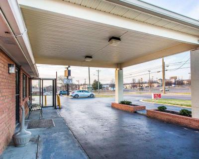 Econo Lodge North