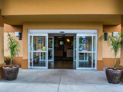 Comfort Suites Southwest
