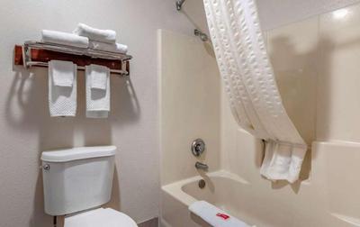Econo Lodge Portland Airport