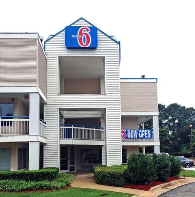 Motel 6 Raleigh North