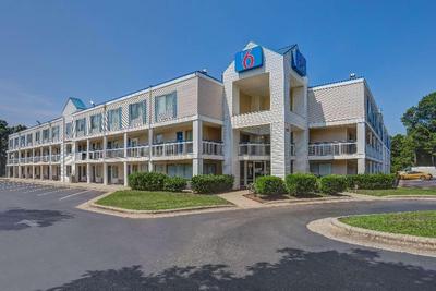 Motel 6 Raleigh North