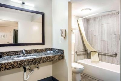Rodeway Inn North Chesterfield